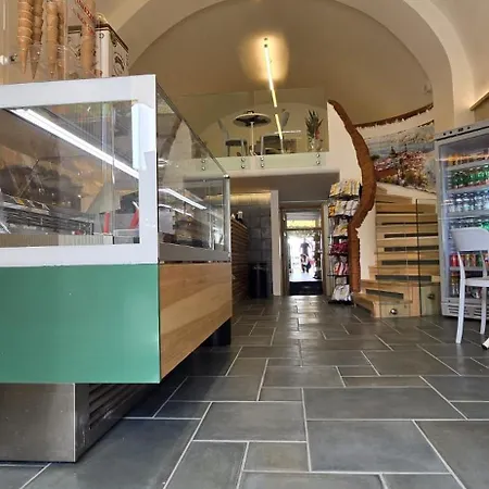 לינה וארוחת בוקר Palazzo Pinto 2 4*